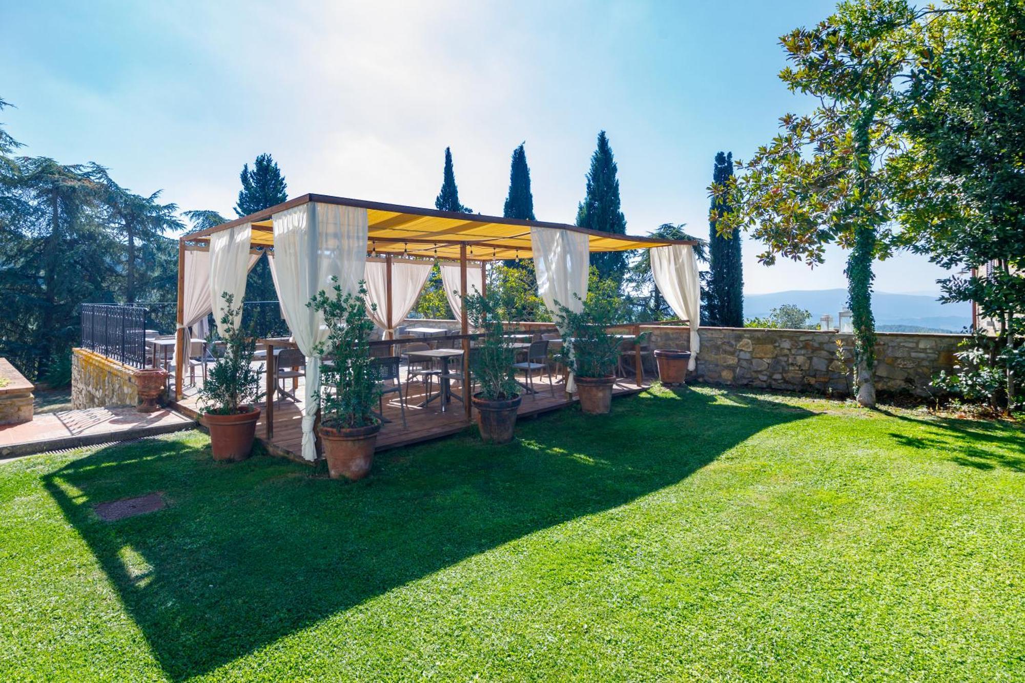 Godenano - Pool&restaurant