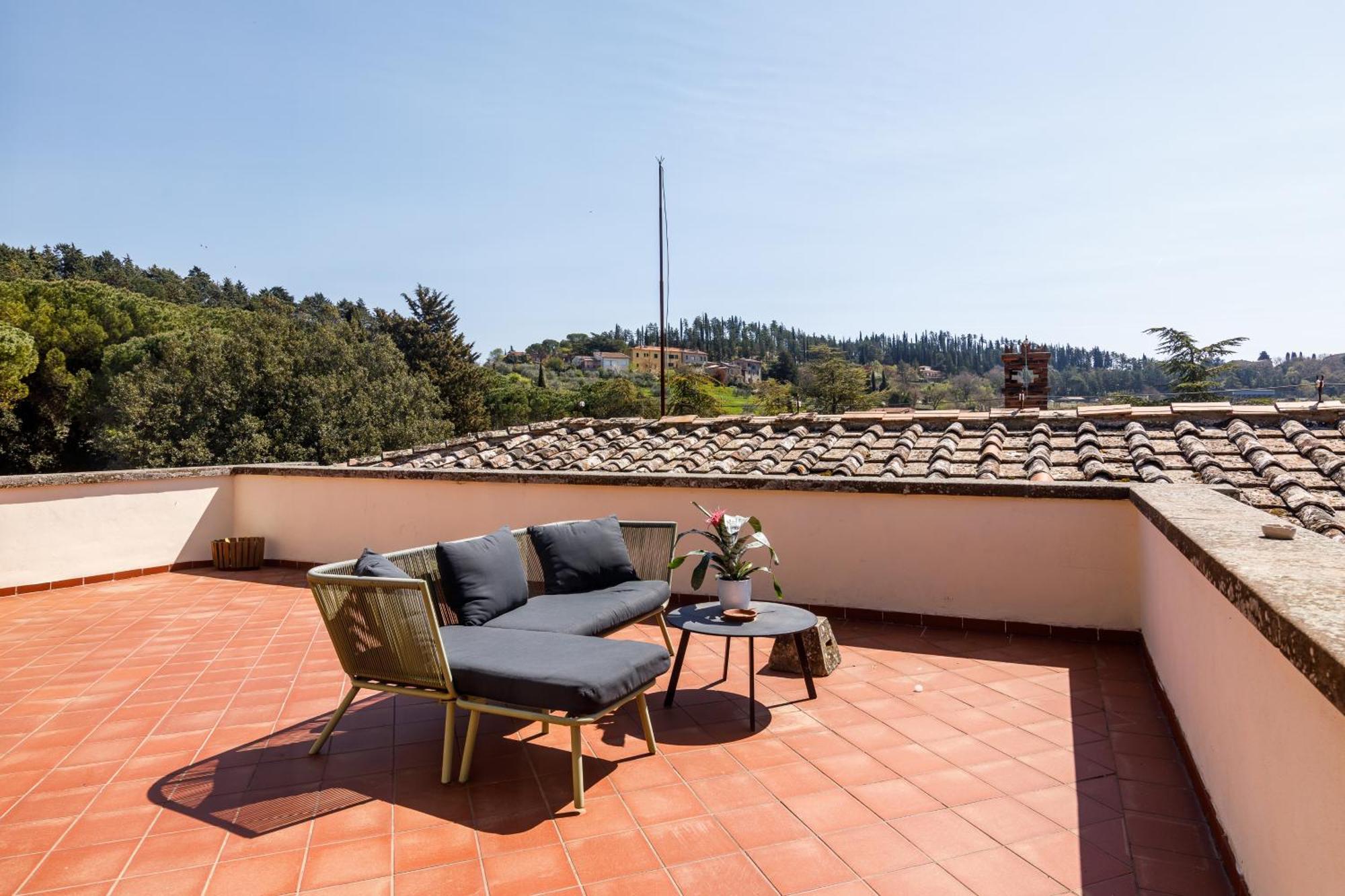 Godenano - Pool&restaurant *