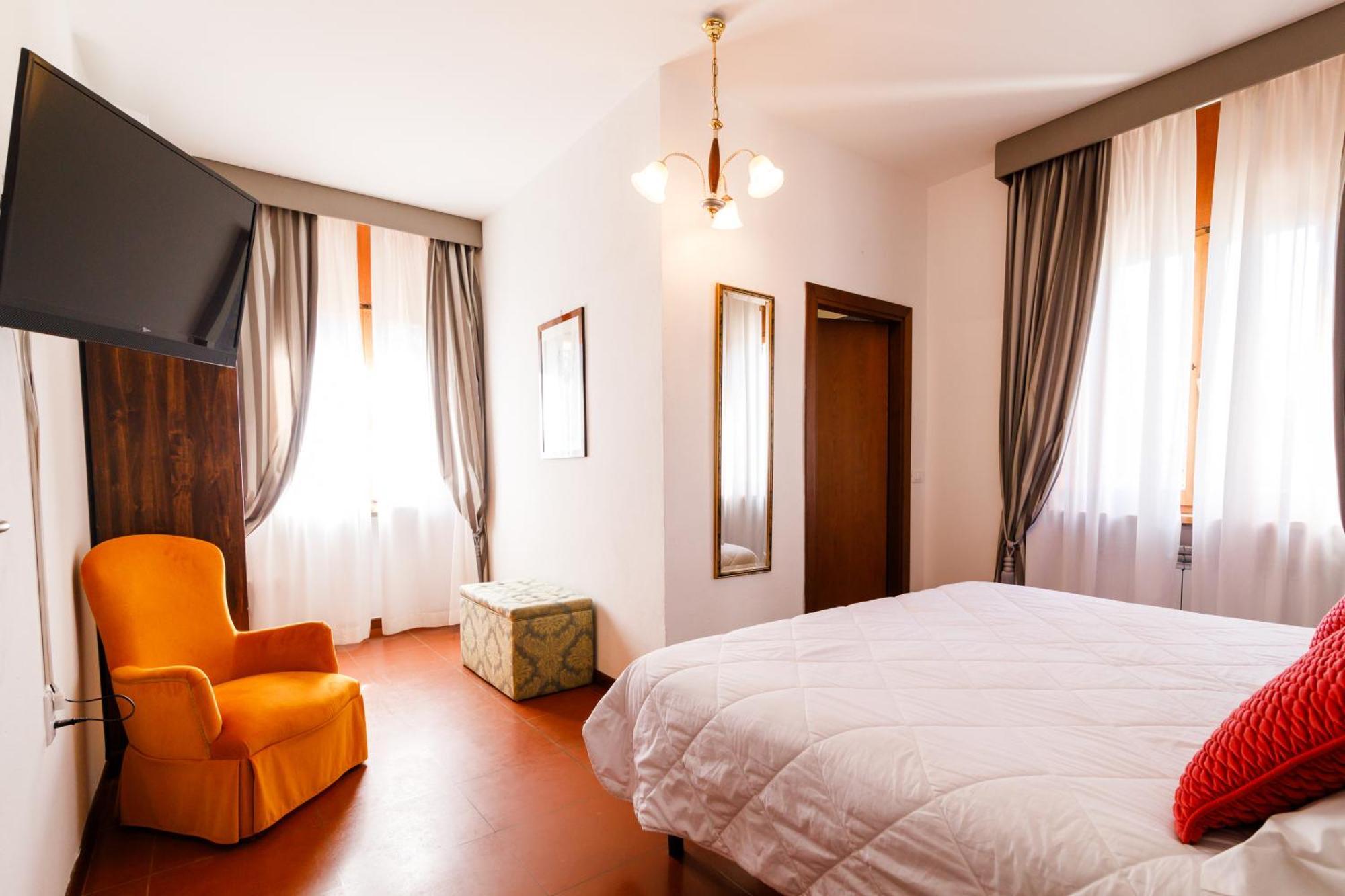 Godenano - Pool&restaurant *